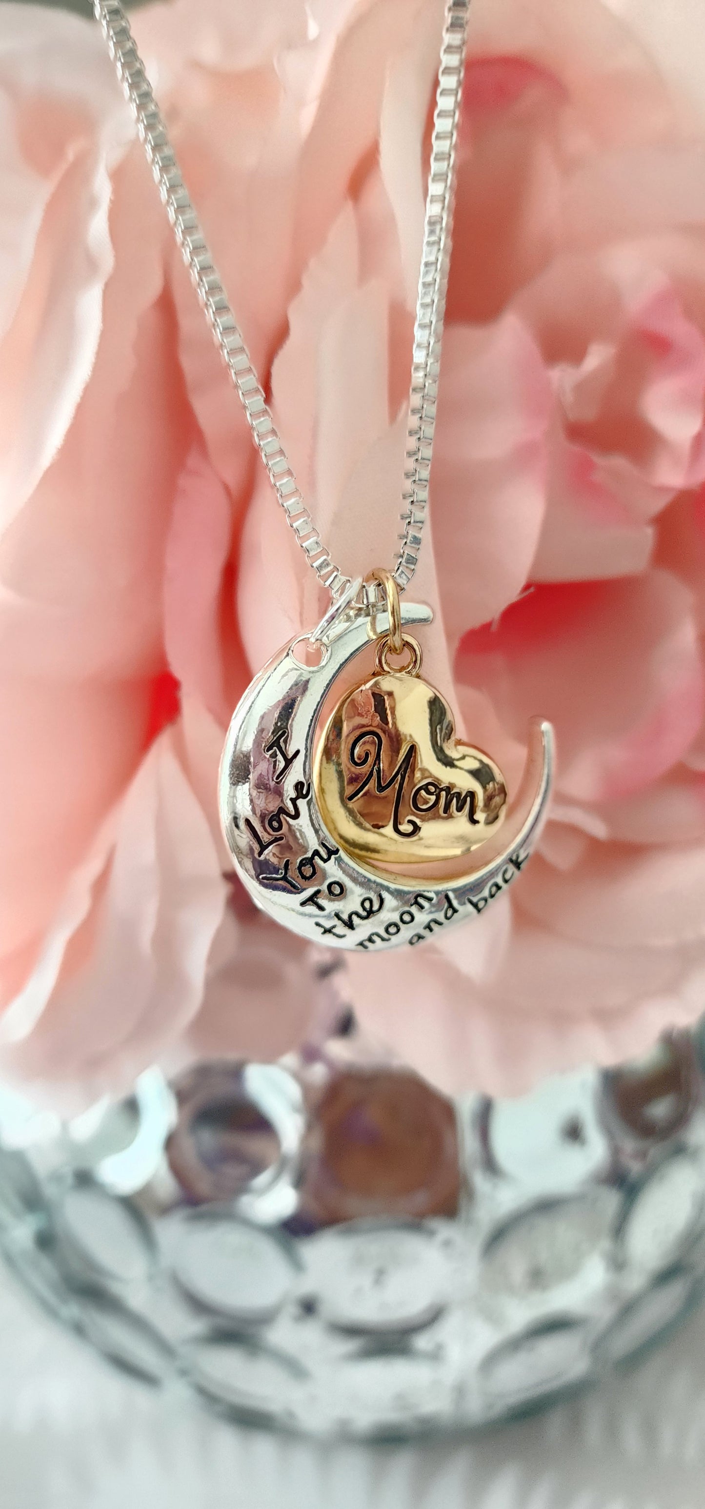 Mom Pendant | Alloy